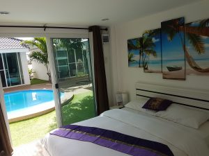 Coconut_palms_hotel_with_swimming_pool_Mahasarakham-double-room1
